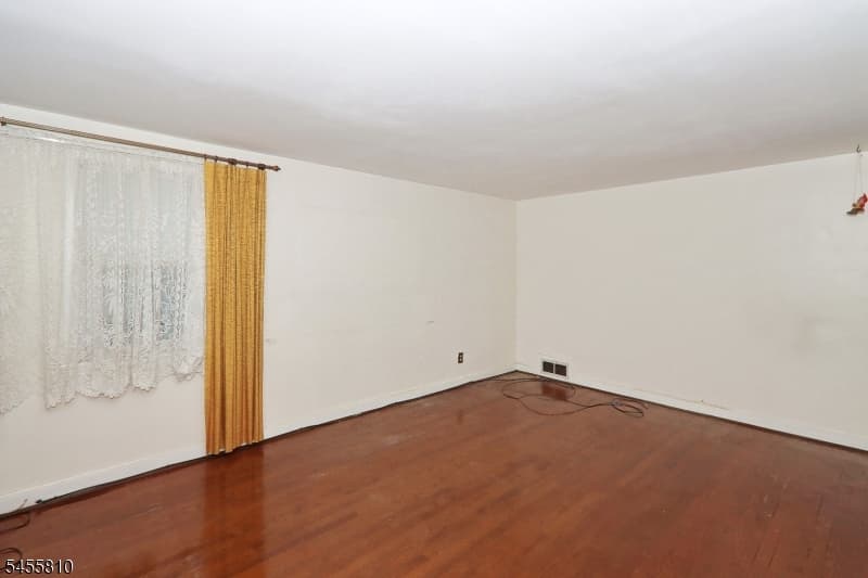2623 N Wood Ave, Linden City photo 2