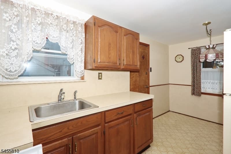 2623 N Wood Ave, Linden City photo 5