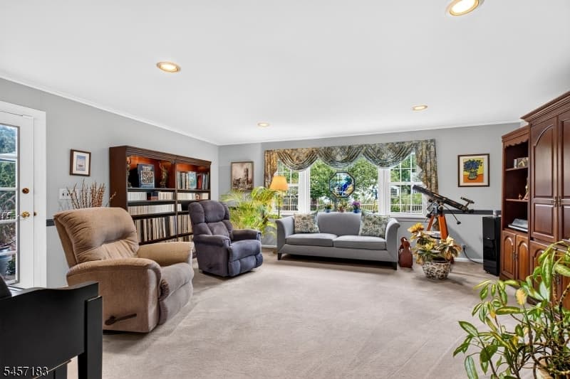 665 Fairfield Way, Union Twp. photo 8