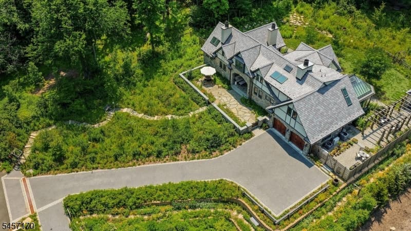 151 Wild Hedge Ln, Mountainside Boro photo 5