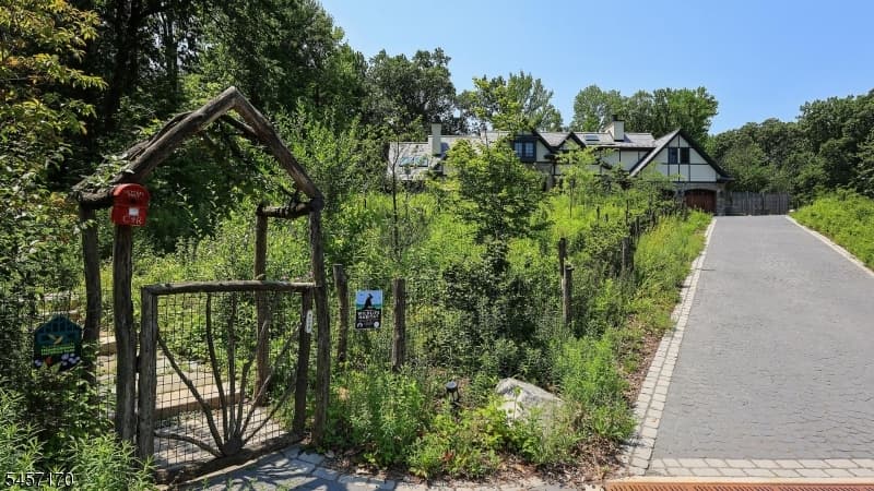 151 Wild Hedge Ln, Mountainside Boro photo 7