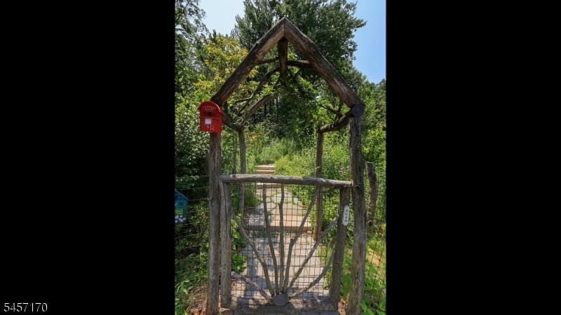 151 Wild Hedge Ln, Mountainside Boro photo 8