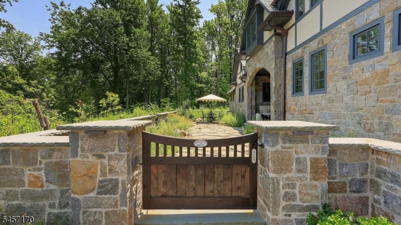 151 Wild Hedge Ln, Mountainside Boro photo 9