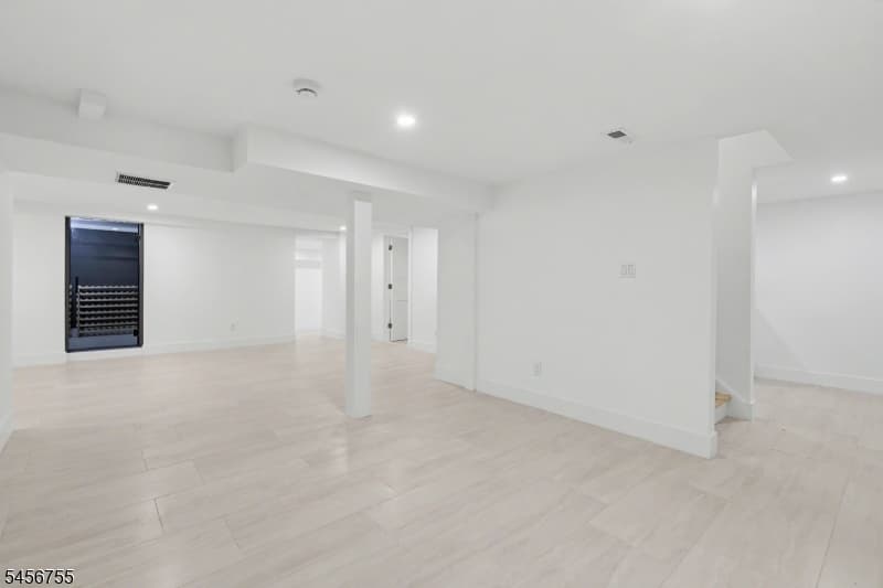 941 Lincoln Ave E, Cranford Twp. photo 43