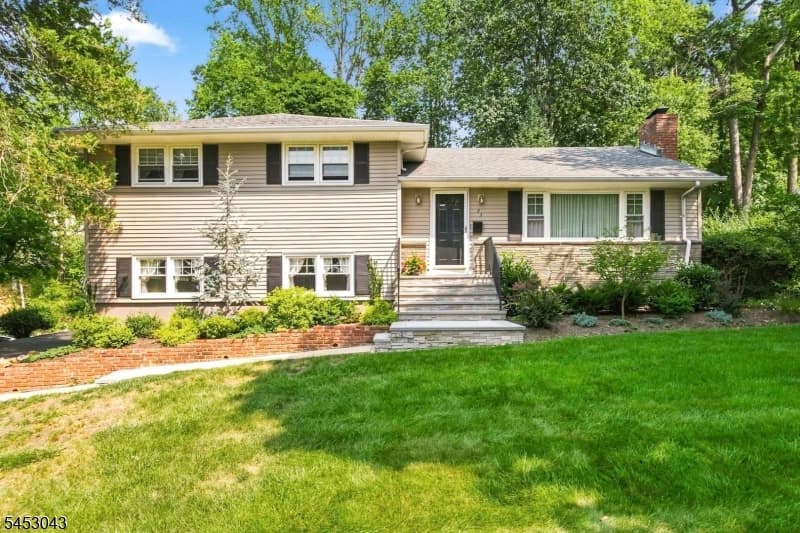 23 Evergreen Dr, Berkeley Heights Twp. photo 3