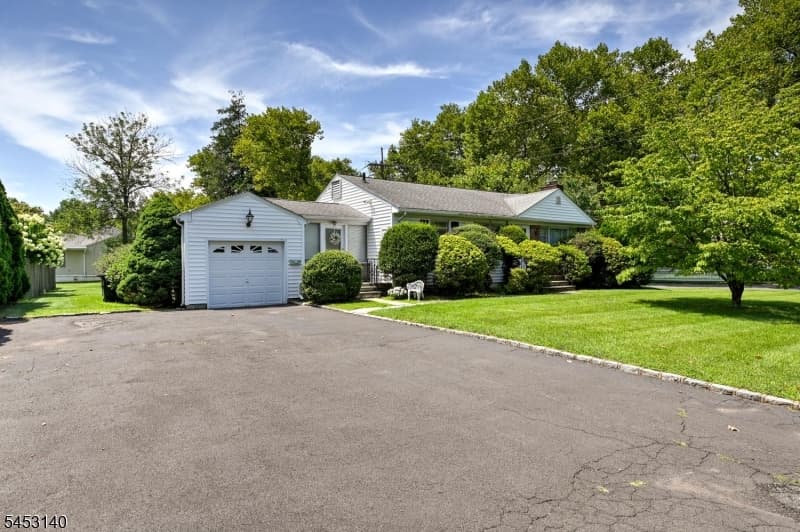 271 Summit Rd, Mountainside Boro