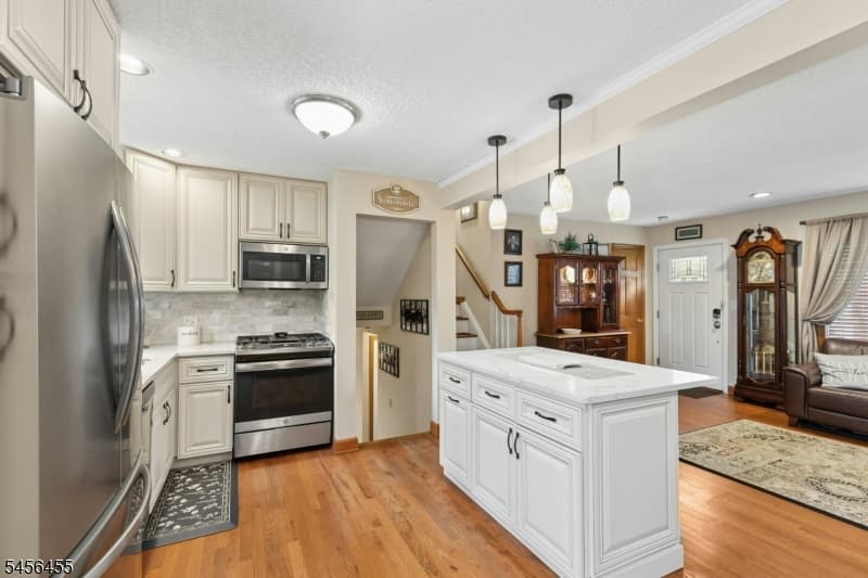 299 Stoughton Ave, Cranford Twp. photo 9