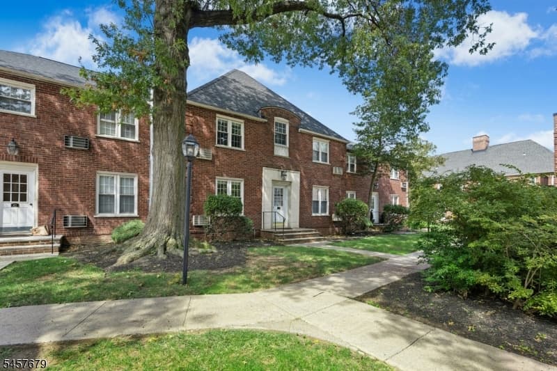 43 A Parkway Village, Cranford Twp. photo 2