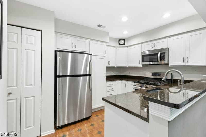 342 Greenbriar-6, Union Twp. photo 8