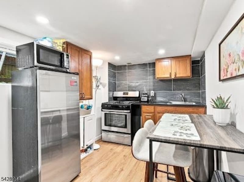 345 E Clay Ave, Roselle Park Boro photo 9