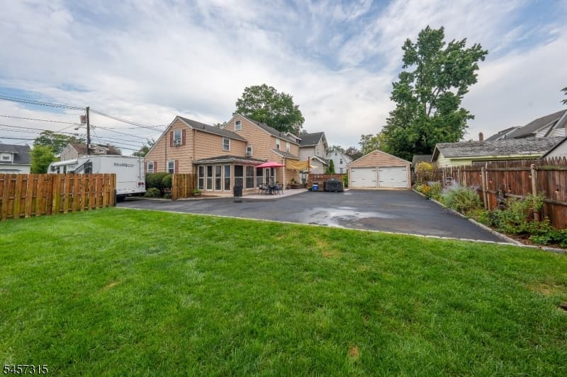 719 Locust St, Roselle Park Boro photo 2
