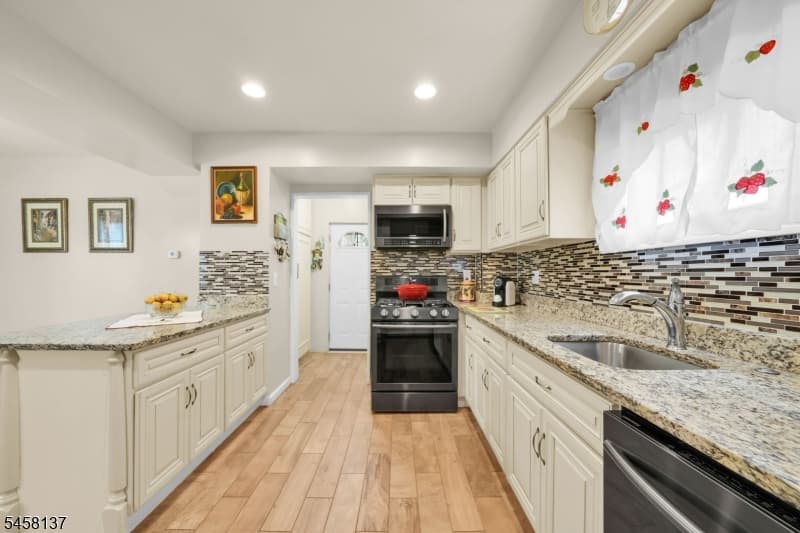 270 Crann St, Hillside Twp. photo 10