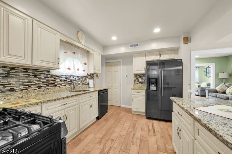 270 Crann St, Hillside Twp. photo 11