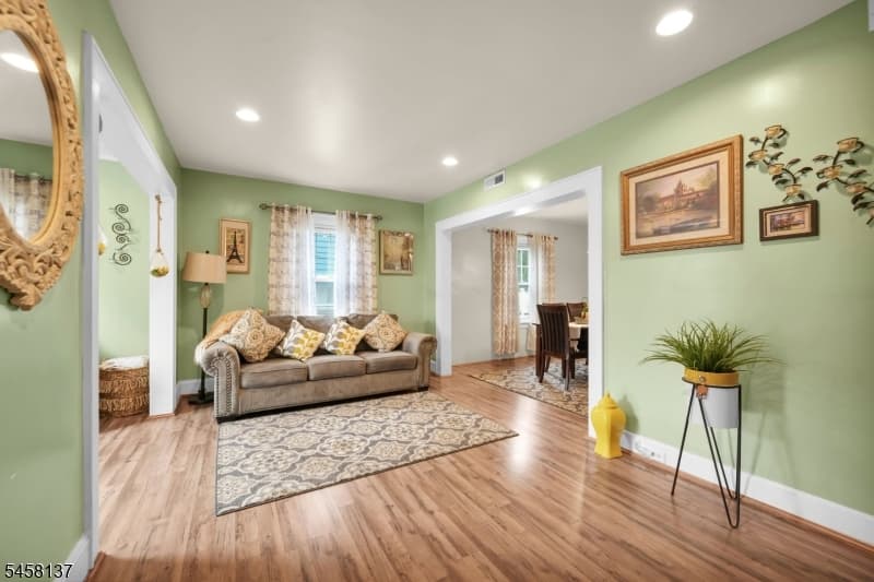 270 Crann St, Hillside Twp. photo 3