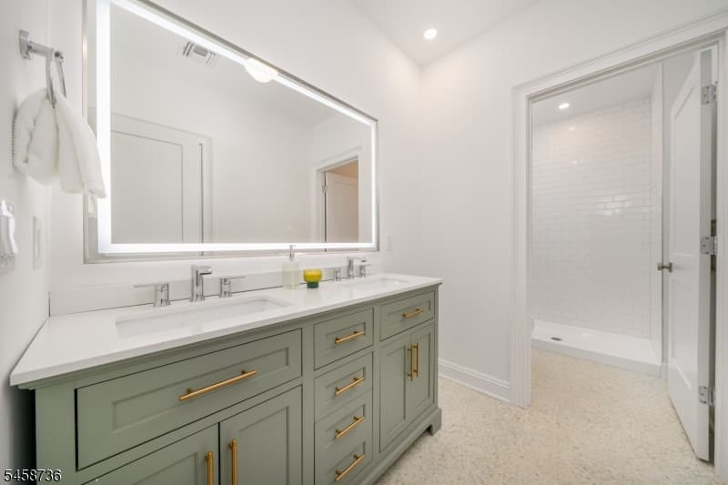 14 Holmes Oval, New Providence Boro photo 42