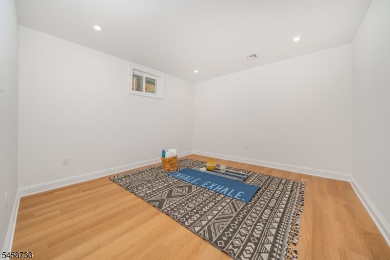 14 Holmes Oval, New Providence Boro photo 43