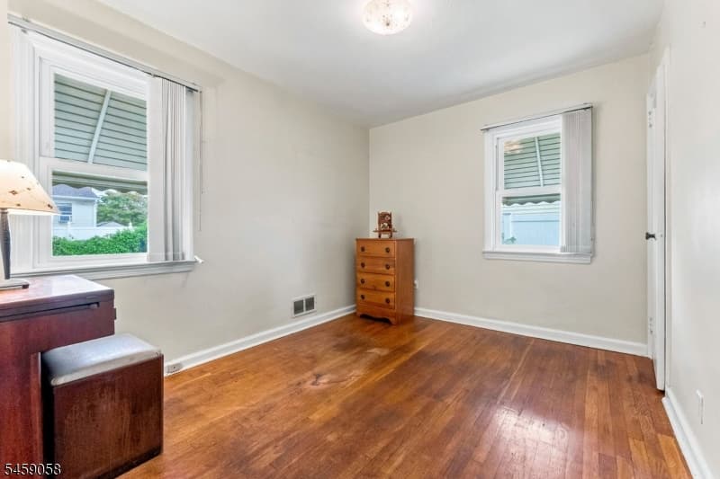 895 Apgar Ter, Rahway City photo 12