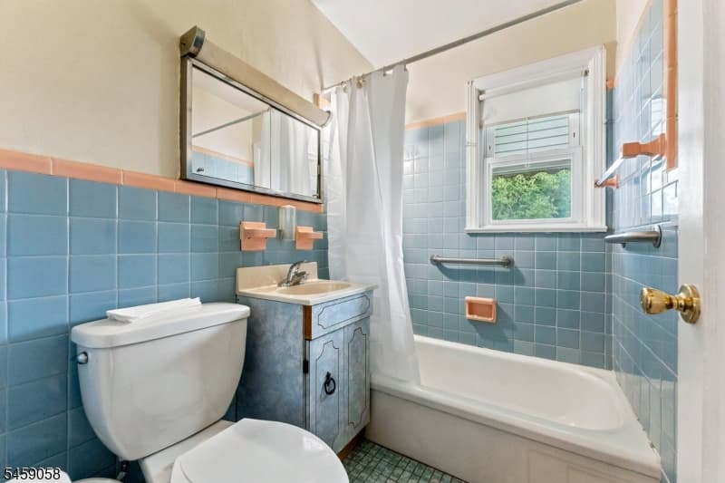 895 Apgar Ter, Rahway City photo 13