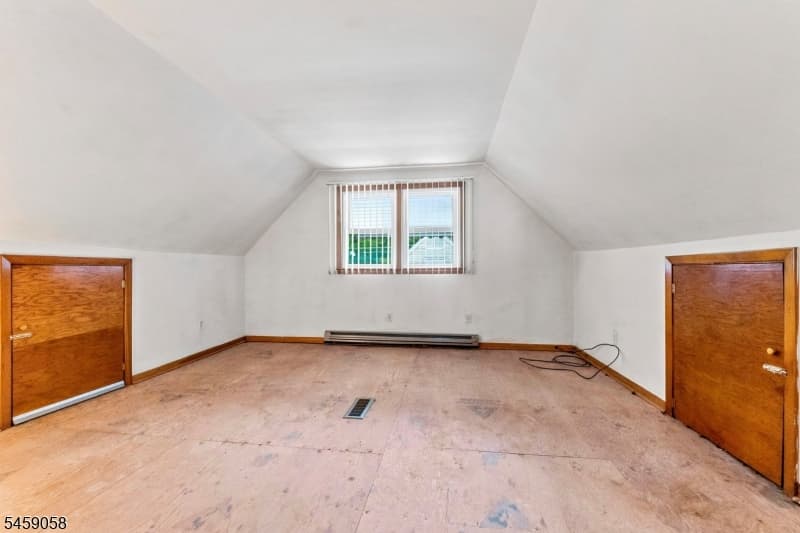 895 Apgar Ter, Rahway City photo 17