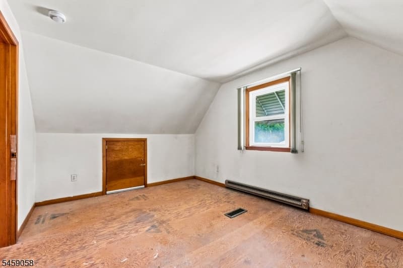 895 Apgar Ter, Rahway City photo 18