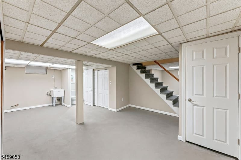 895 Apgar Ter, Rahway City photo 19