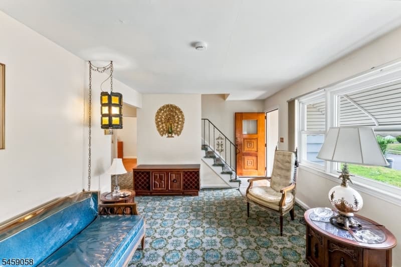 895 Apgar Ter, Rahway City photo 4
