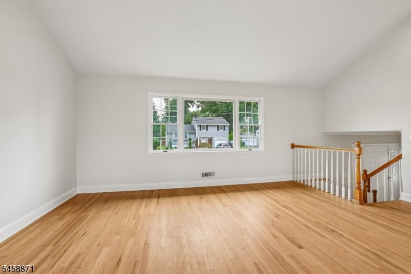 11 Suburban Rd, Clark Twp. photo 2