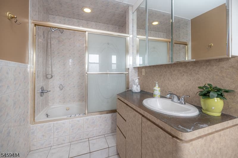 528 Conant St, Hillside Twp. photo 17