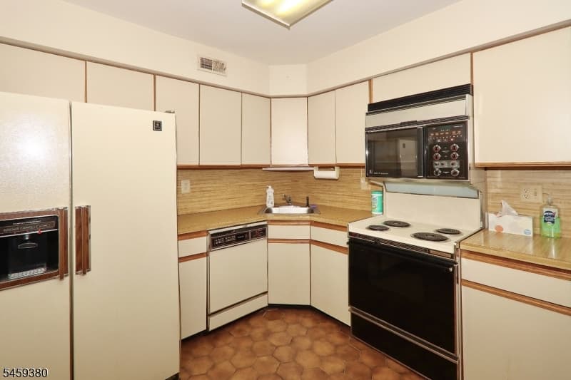25 Tisbury Ct, Scotch Plains Twp. photo 15