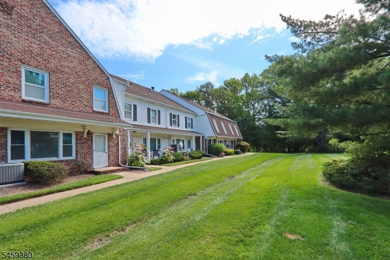 25 Tisbury Ct, Scotch Plains Twp. photo 2