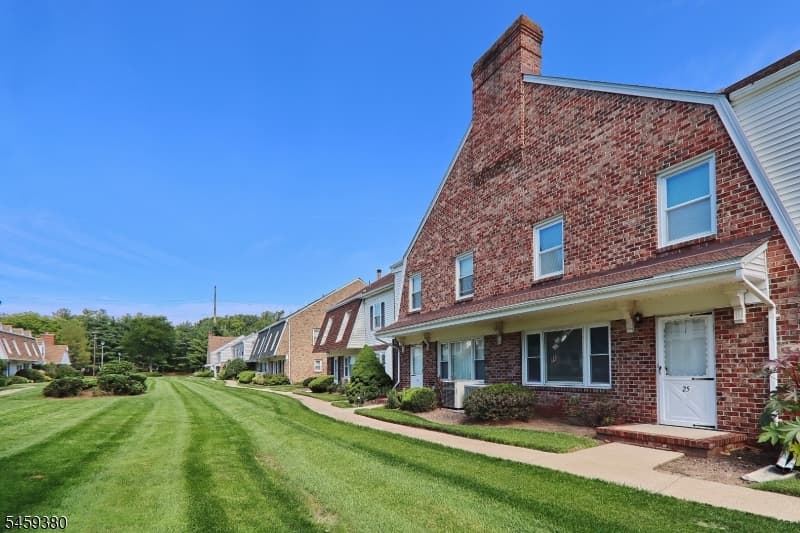 25 Tisbury Ct, Scotch Plains Twp. photo 3
