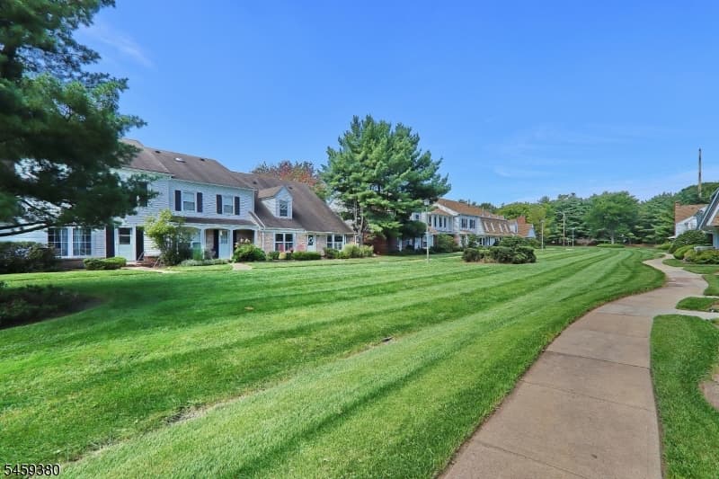 25 Tisbury Ct, Scotch Plains Twp. photo 4