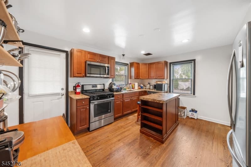 518 Thompson Ave, Roselle Boro photo 6
