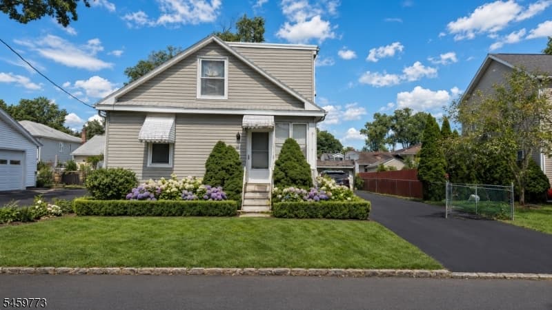 20 Diven St, Springfield Twp.