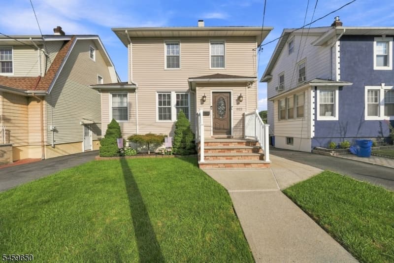 1022 Falls Ter, Union Twp.