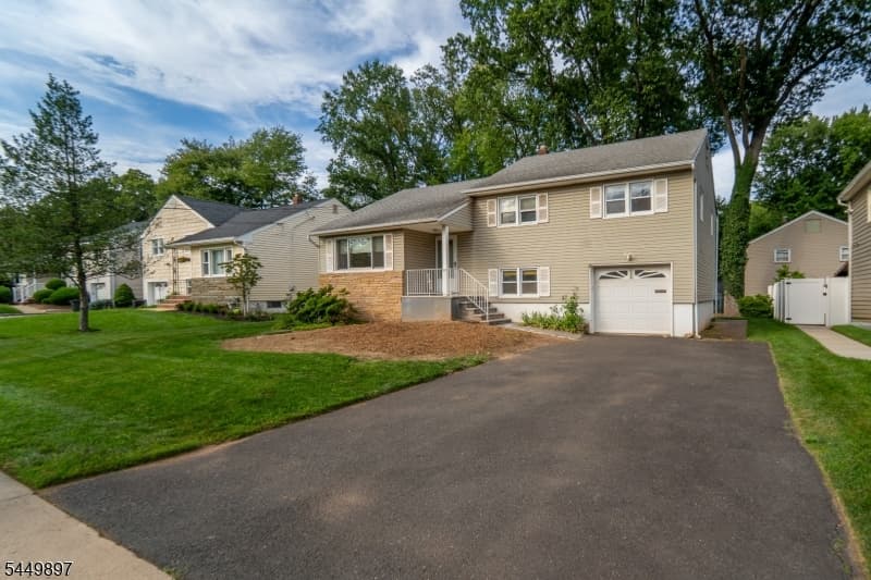 530 Lexington Ave, Cranford Twp.
