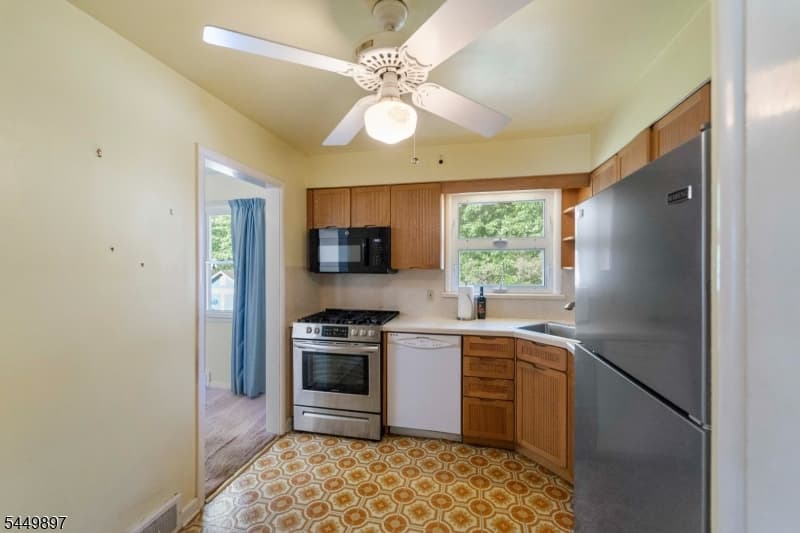 530 Lexington Ave, Cranford Twp. photo 15
