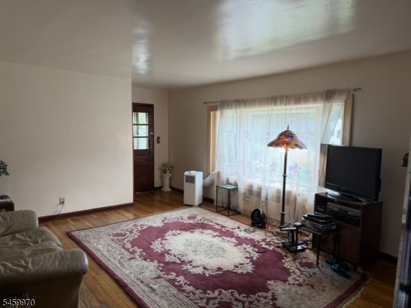 290 Jensen Ave, Rahway City photo 4