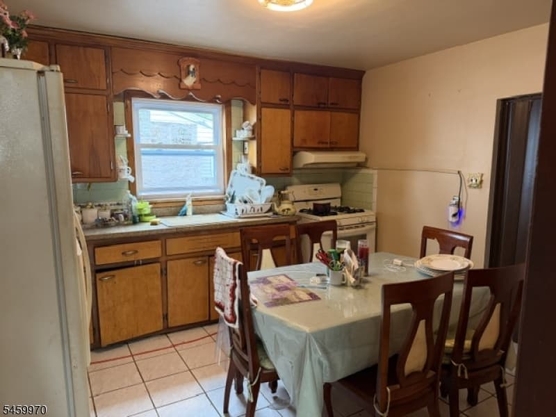 290 Jensen Ave, Rahway City photo 5