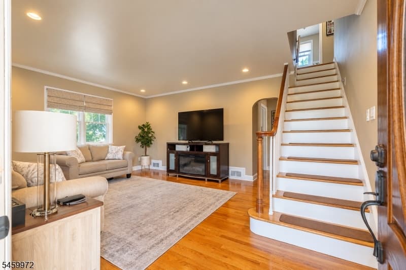 715 Ainsworth St, Linden City photo 3
