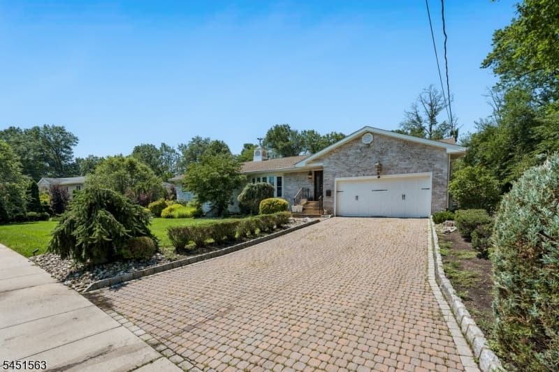 196 Hawthorne Dr, Clark Twp. photo 3