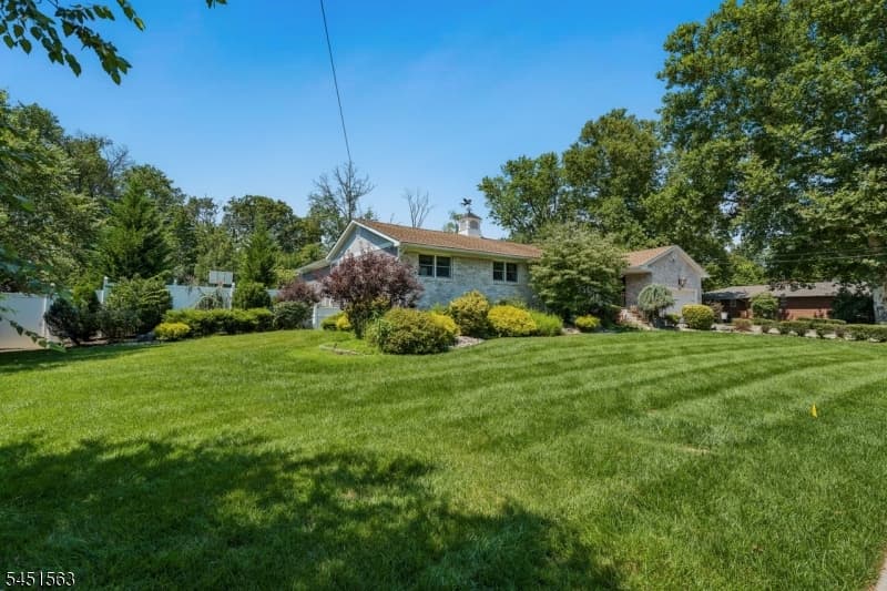 196 Hawthorne Dr, Clark Twp. photo 32