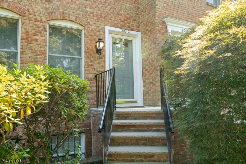 30 Elm St, Summit City photo 3