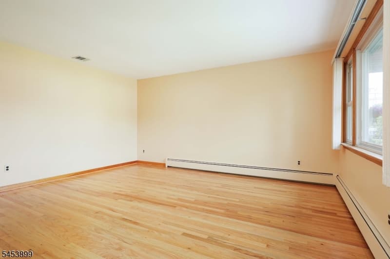 2831 Bradbury Ave, Linden City photo 3