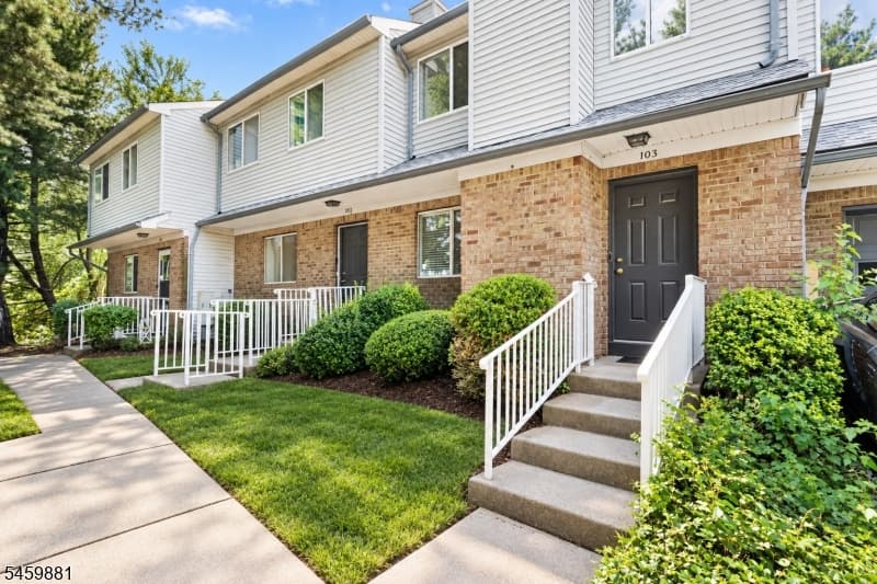 103 Orchard Meadows Dr, Union Twp.