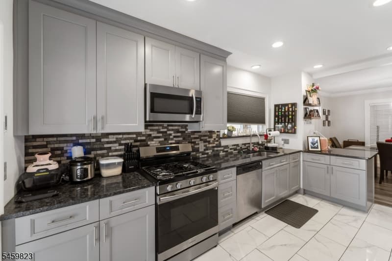 149 E Clay Ave, Roselle Park Boro photo 9