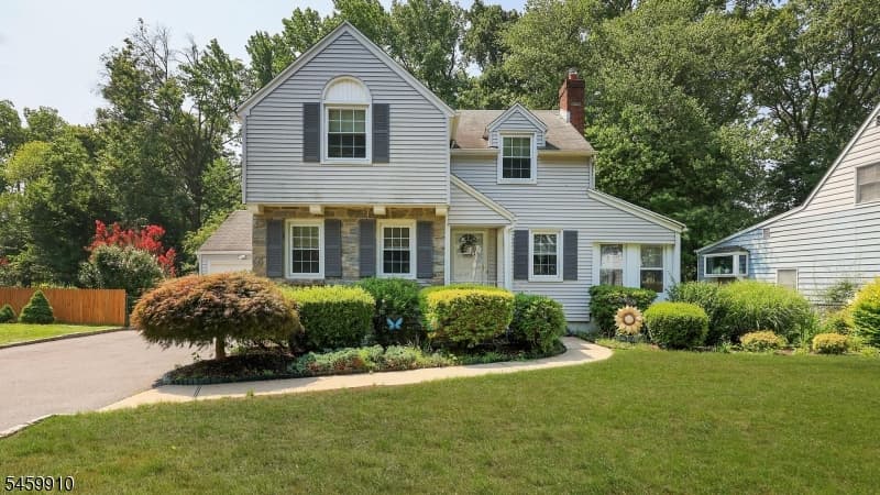 11 Munsee Dr, Cranford Twp.