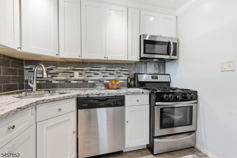 223 Woodlawn Ave, Linden City photo 9