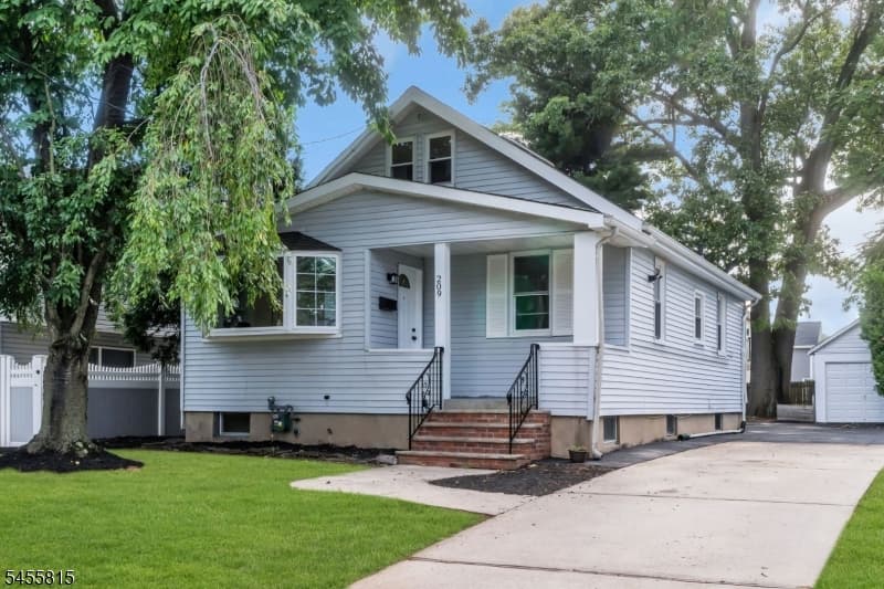 209 S Michigan Ave, Kenilworth Boro