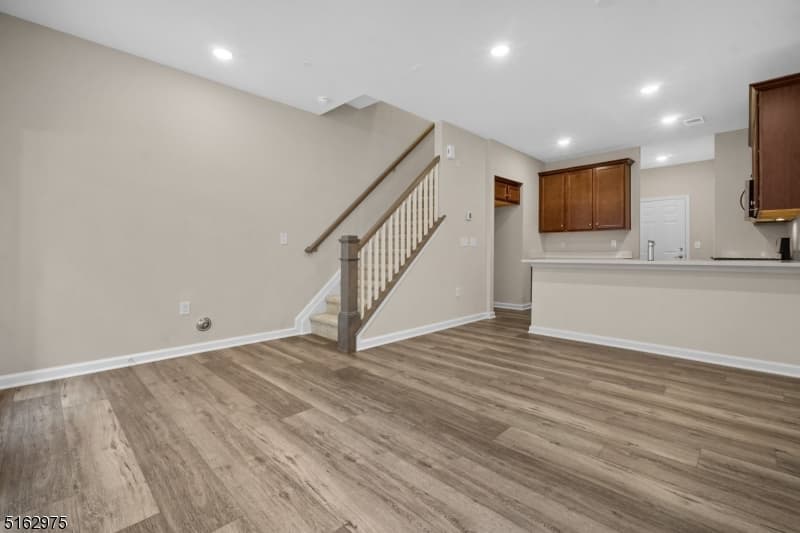 8 Jessica Ln, Union Twp. photo 3